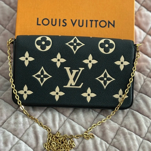 Louis Vuitton Pochette Felicie Black Beige
Shoulderbag 3PCS Set W/Box - Picture 12 of 16